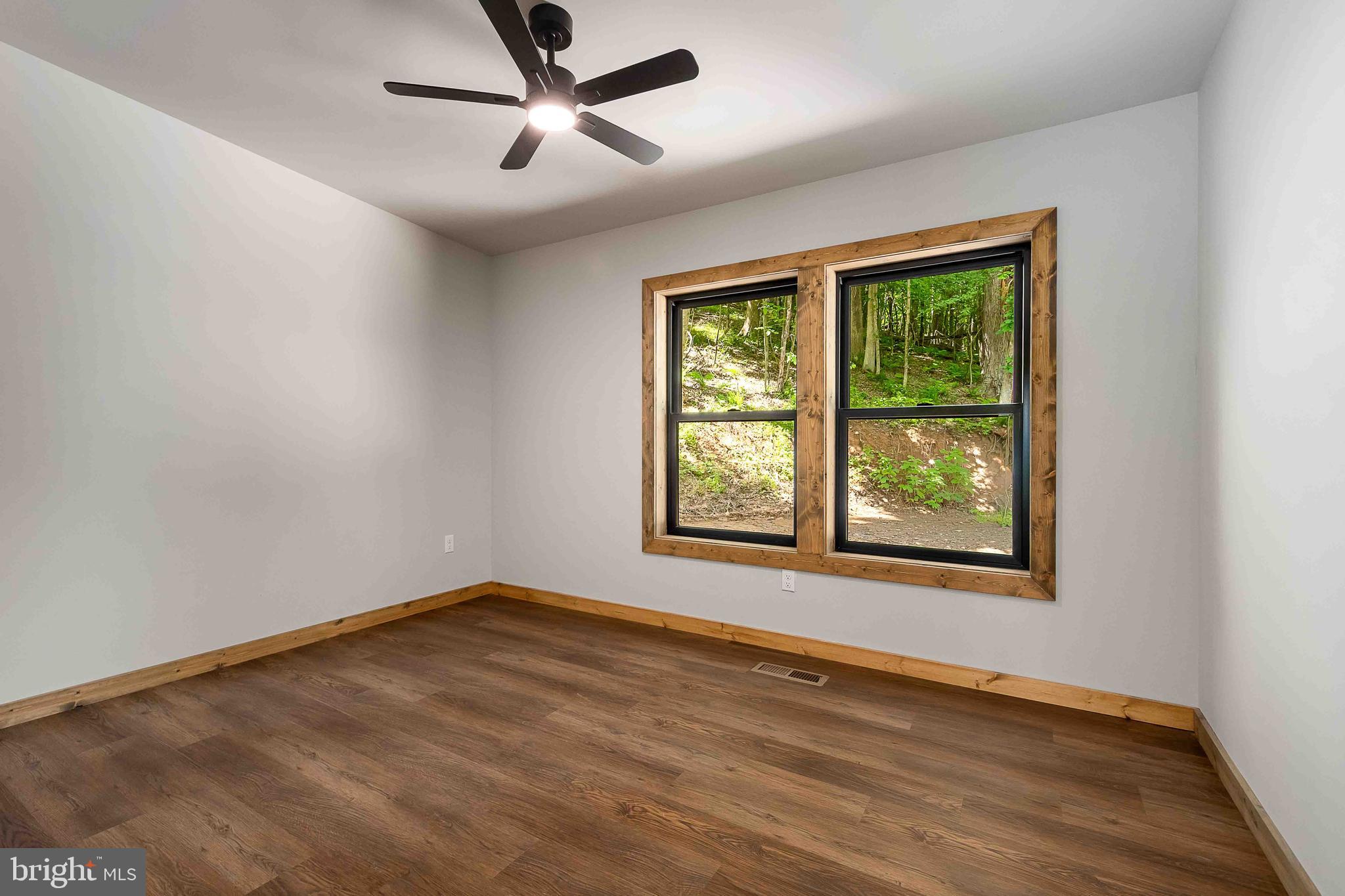 COUNTRY CLUB ACRES - Residential