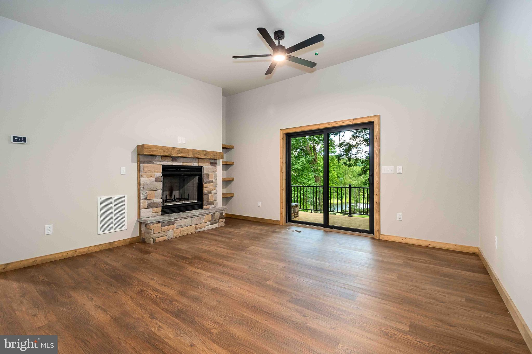 COUNTRY CLUB ACRES - Residential