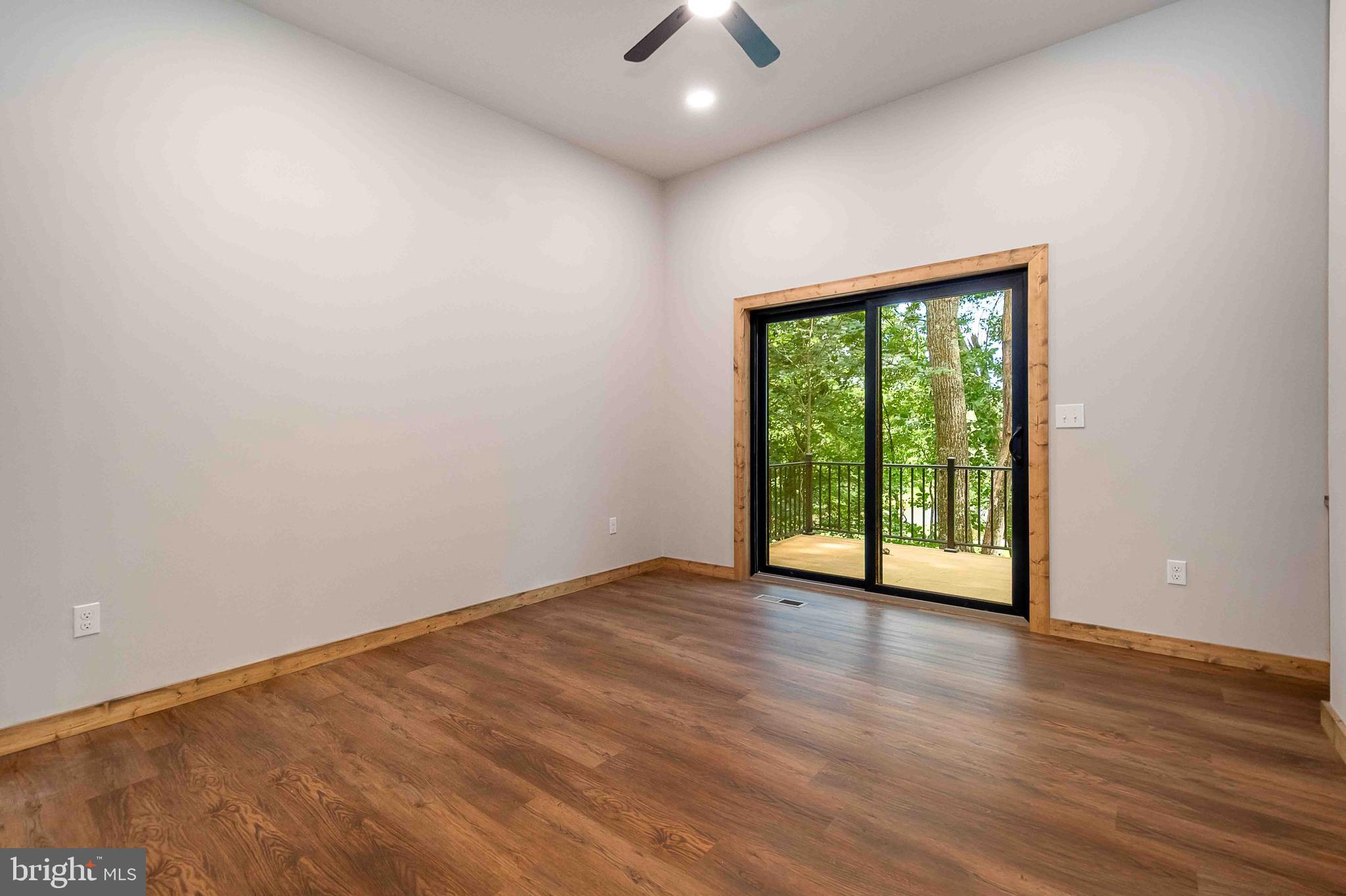 COUNTRY CLUB ACRES - Residential