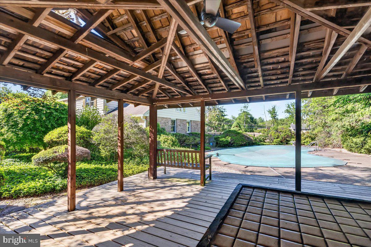 BUTTONWOOD MANOR - Residential