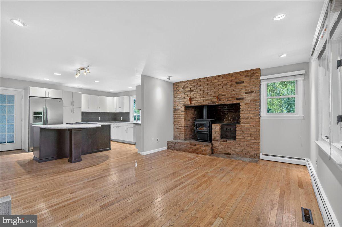 BUTTONWOOD MANOR - Residential
