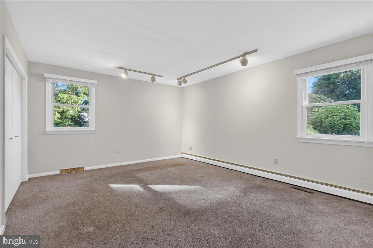 BUTTONWOOD MANOR - Residential