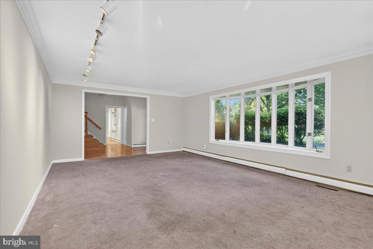 BUTTONWOOD MANOR - Residential