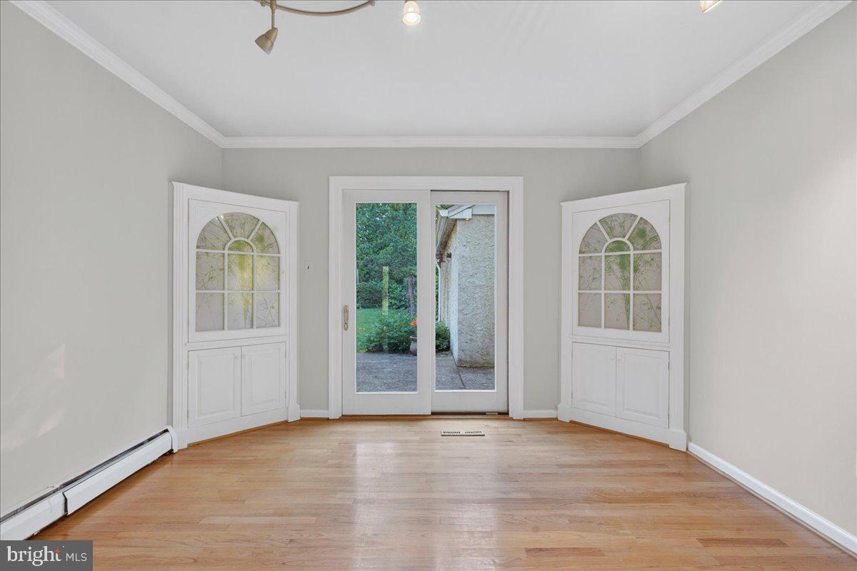BUTTONWOOD MANOR - Residential