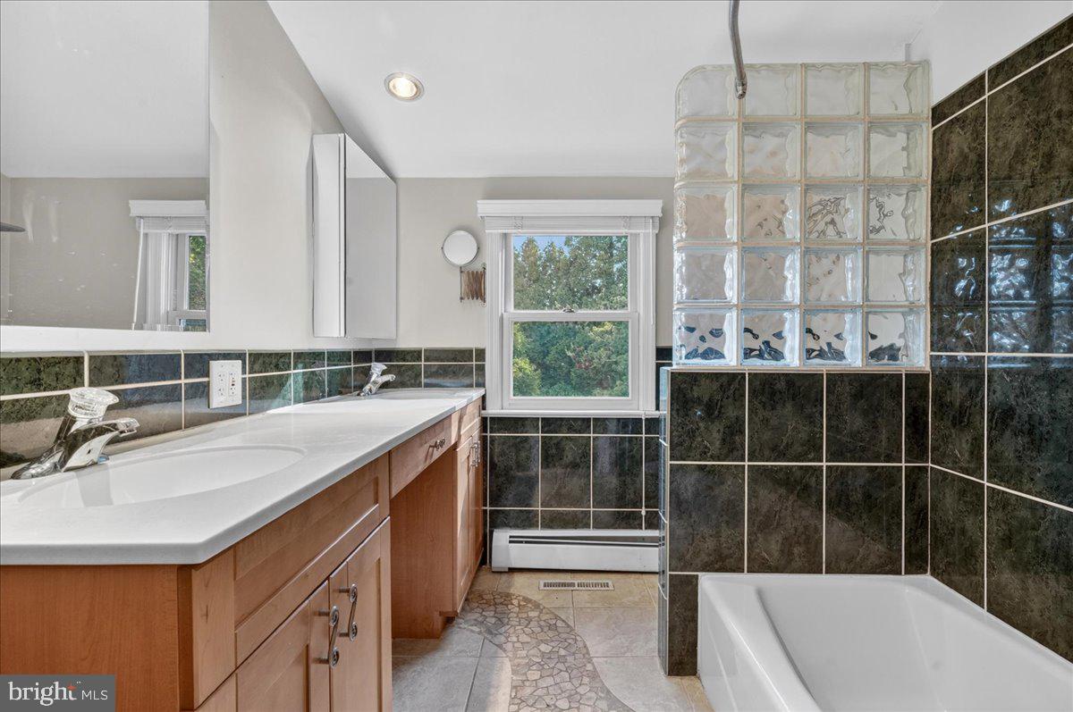 BUTTONWOOD MANOR - Residential