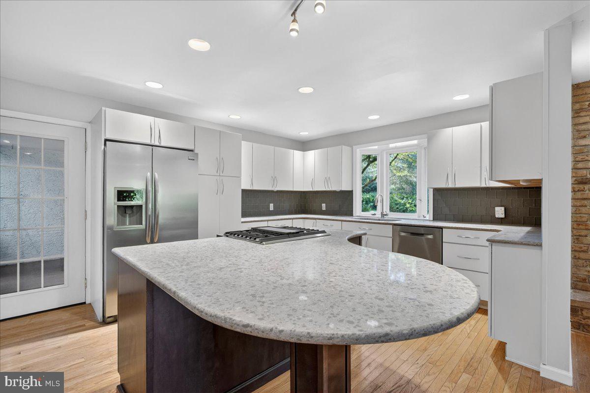BUTTONWOOD MANOR - Residential