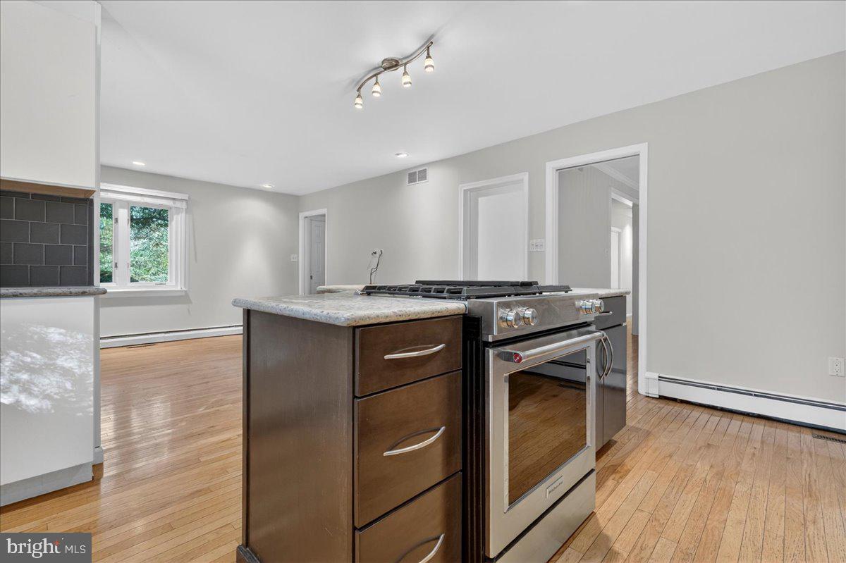 BUTTONWOOD MANOR - Residential
