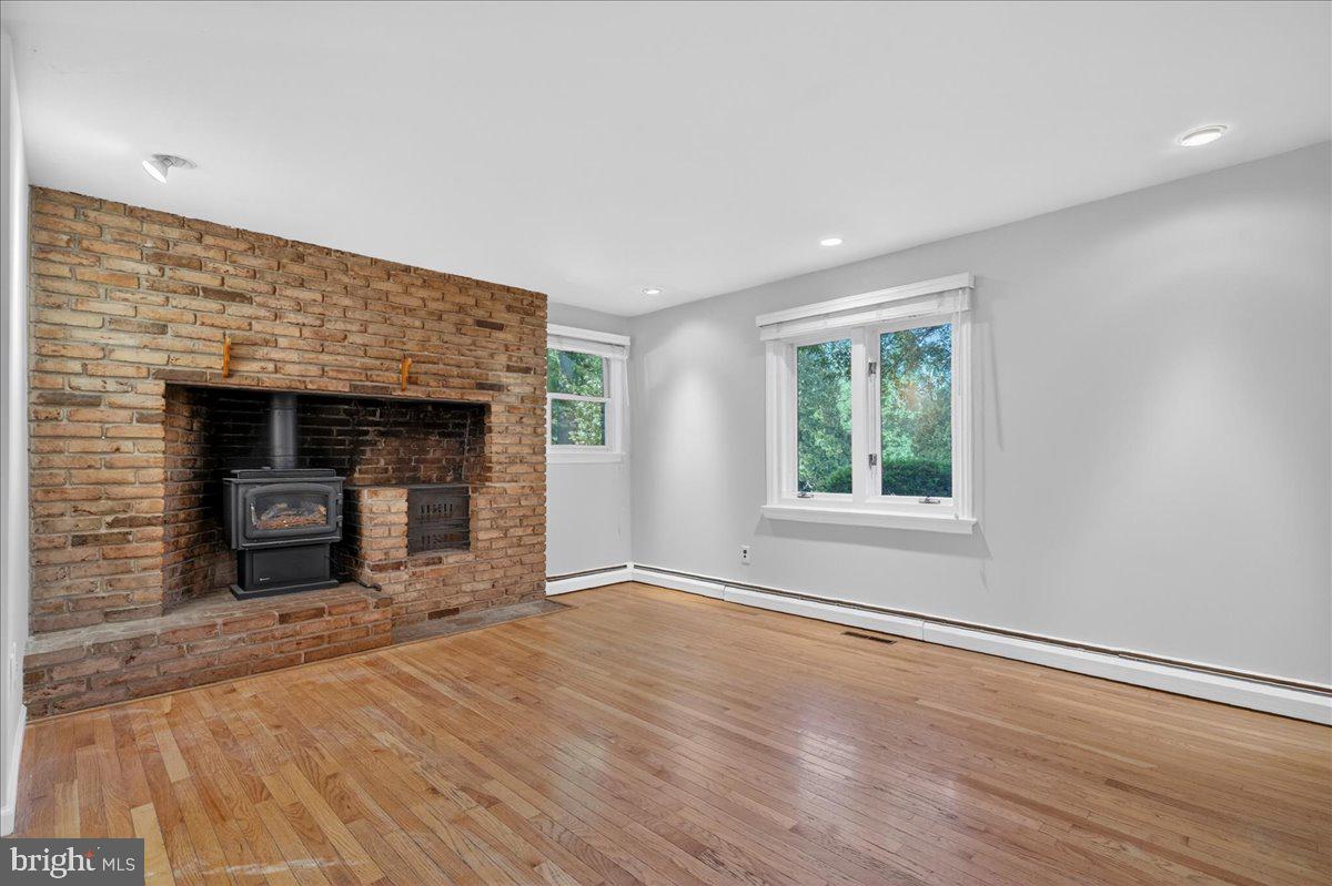 BUTTONWOOD MANOR - Residential