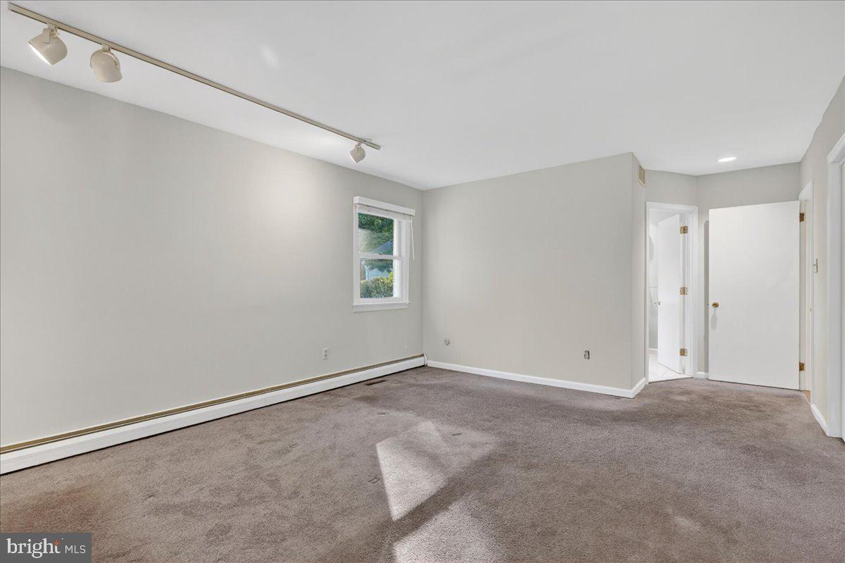 BUTTONWOOD MANOR - Residential