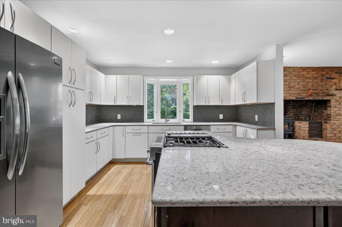 BUTTONWOOD MANOR - Residential