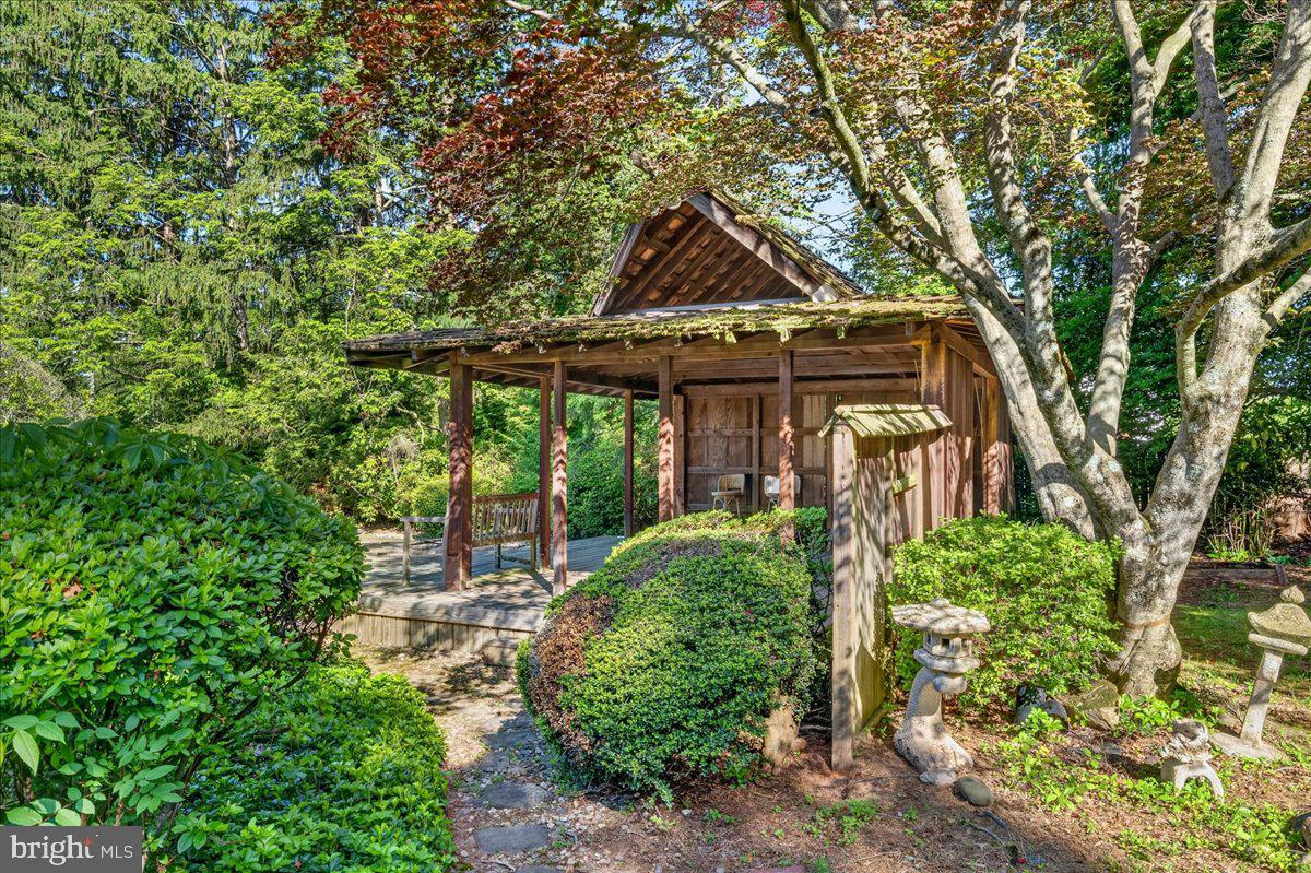 BUTTONWOOD MANOR - Residential