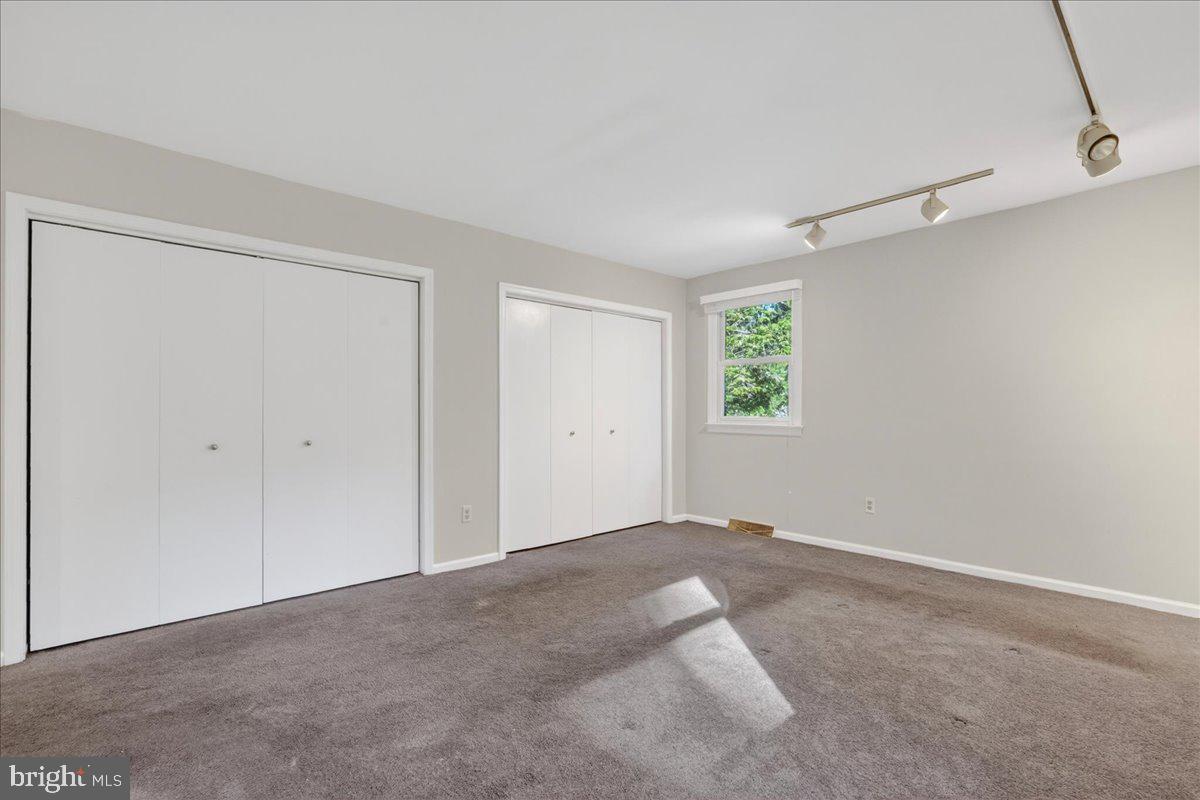 BUTTONWOOD MANOR - Residential