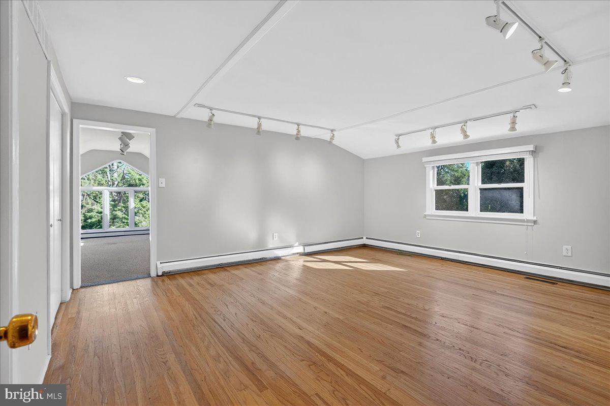 BUTTONWOOD MANOR - Residential