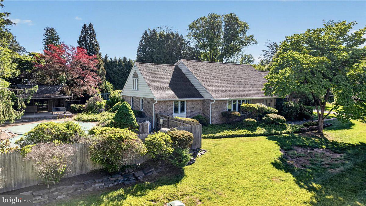 BUTTONWOOD MANOR - Residential