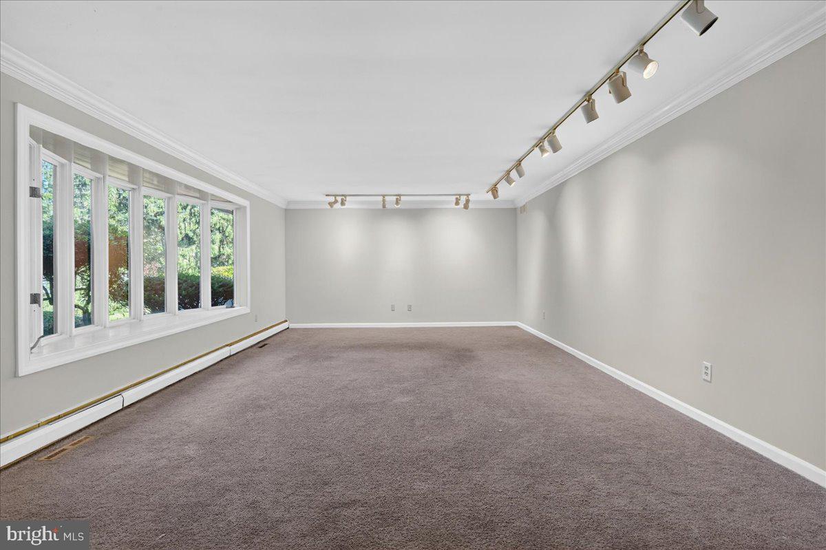 BUTTONWOOD MANOR - Residential