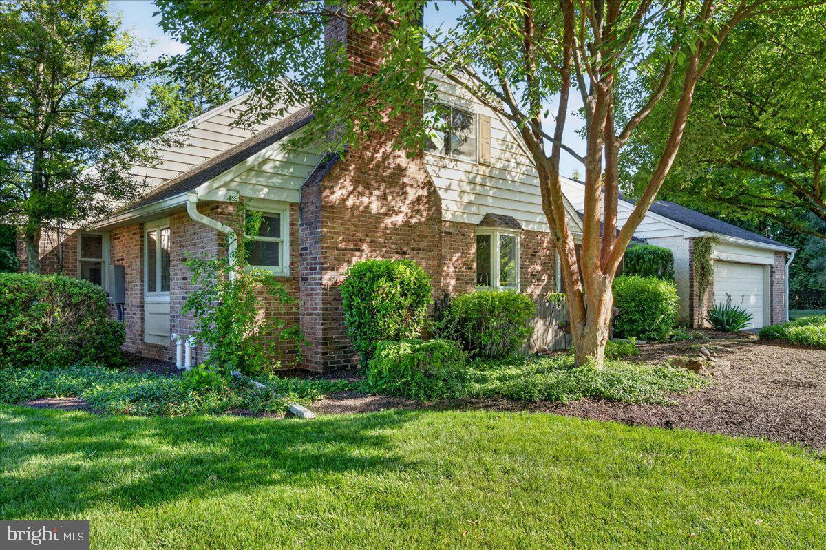 BUTTONWOOD MANOR - Residential