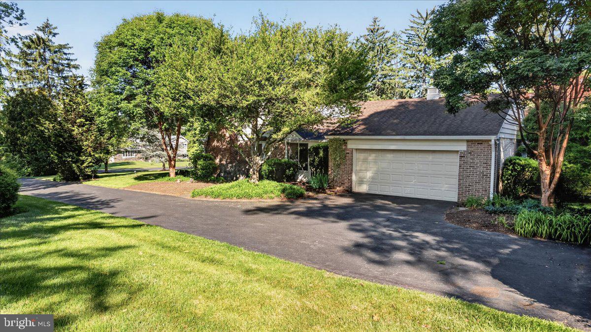 BUTTONWOOD MANOR - Residential