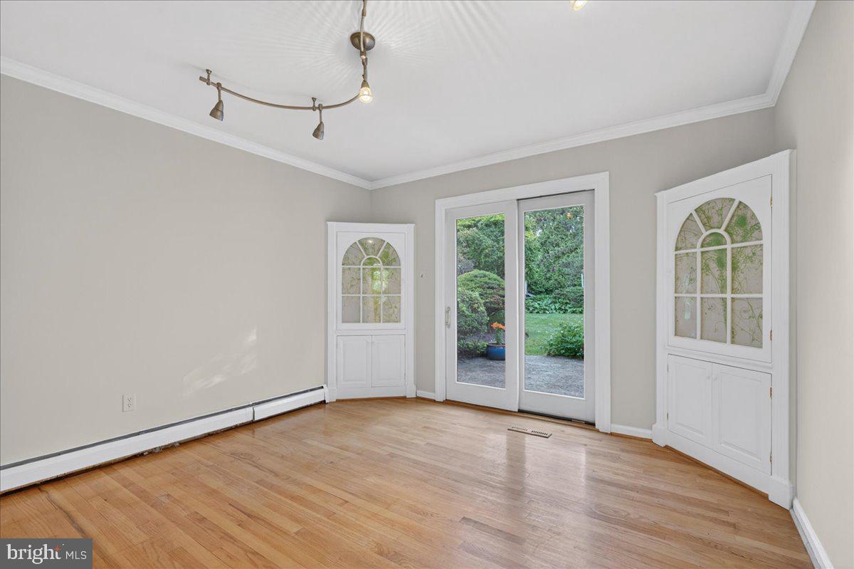 BUTTONWOOD MANOR - Residential