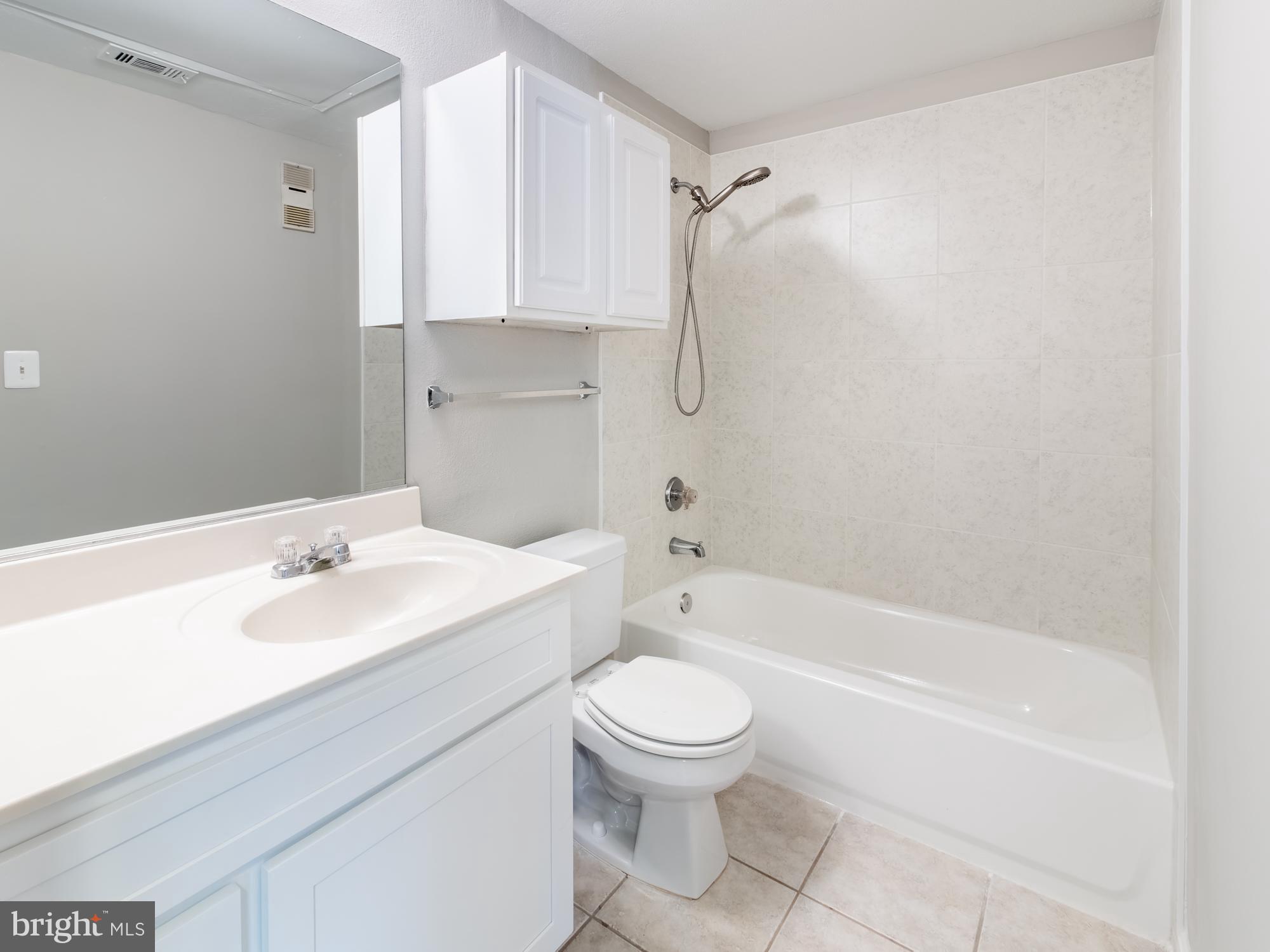 PENDERBROOK SQUARE CONDOMINIUMS - Residential