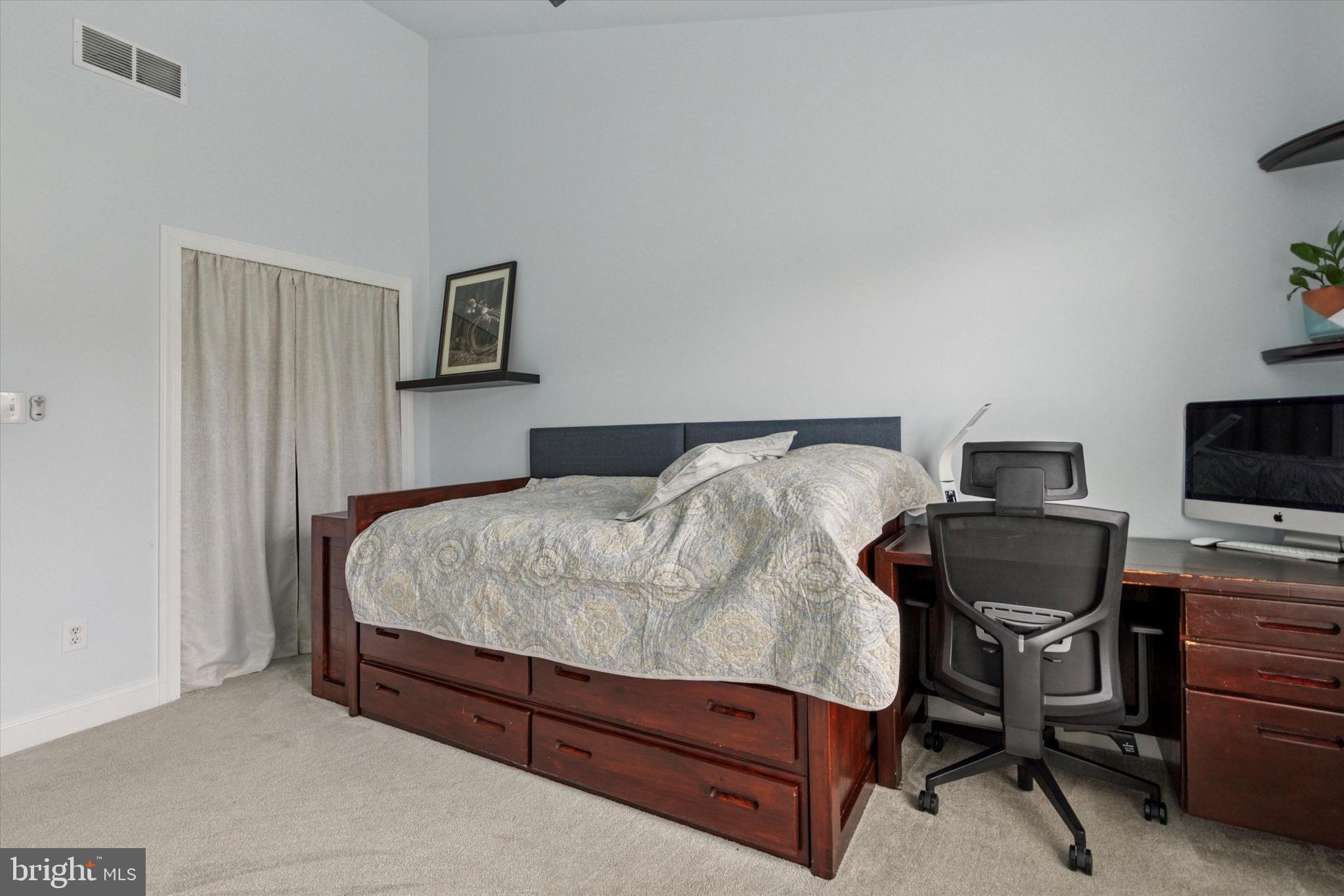 TH AT HERITAGE CNTR - Residential Lease