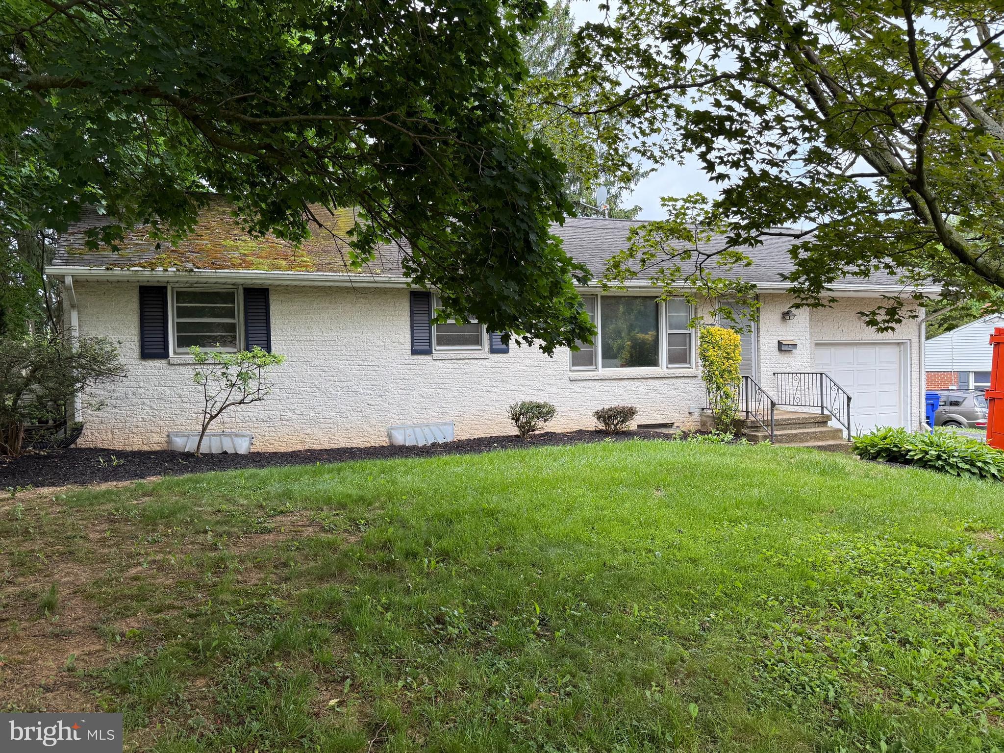 WOODLAND HILLS - Residential