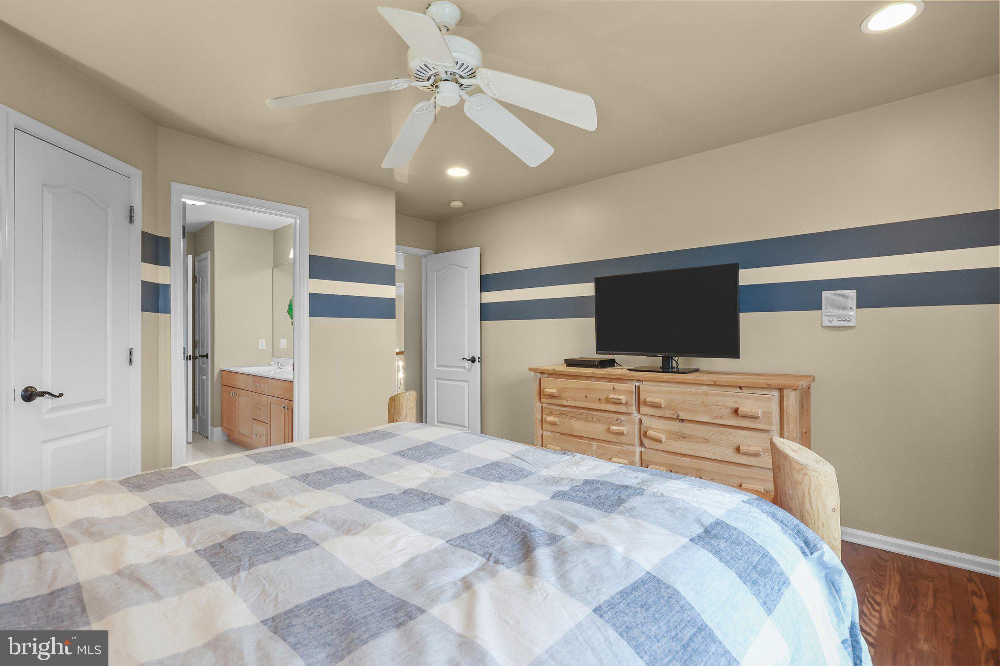 WINDY HOLLOW - Residential