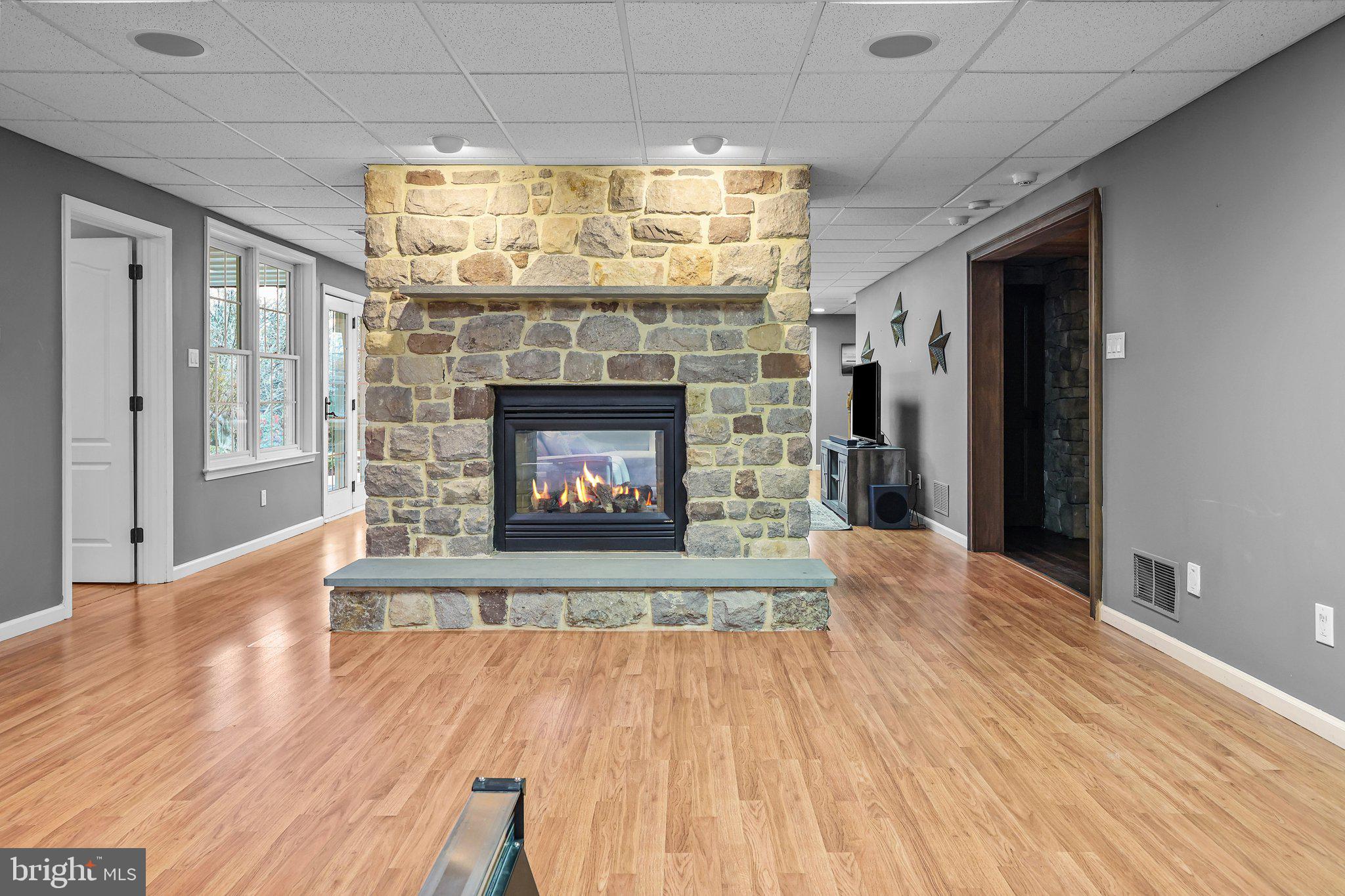 WINDY HOLLOW - Residential