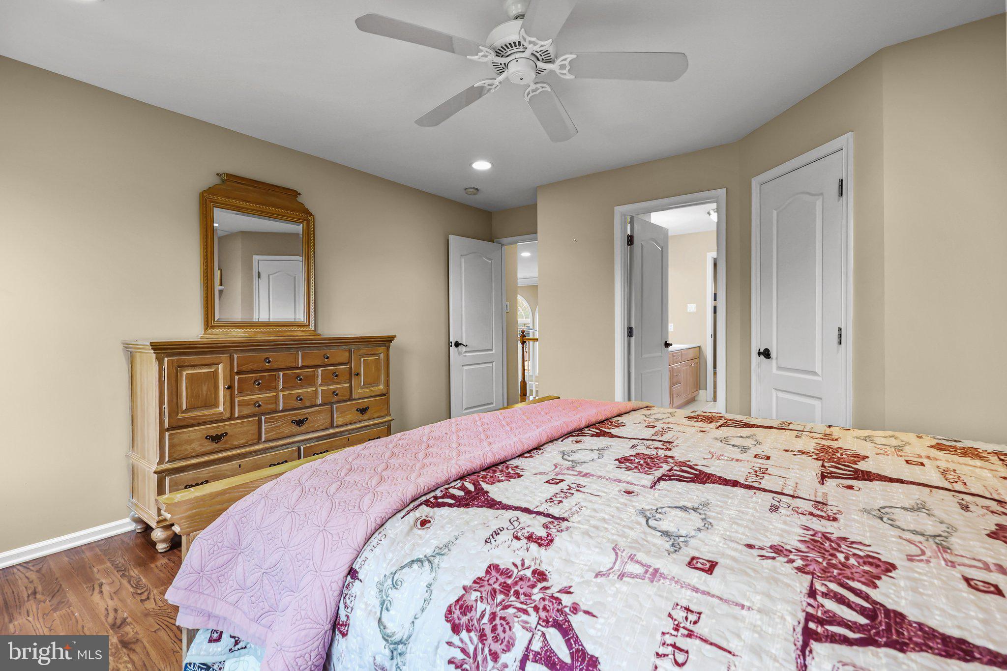 WINDY HOLLOW - Residential