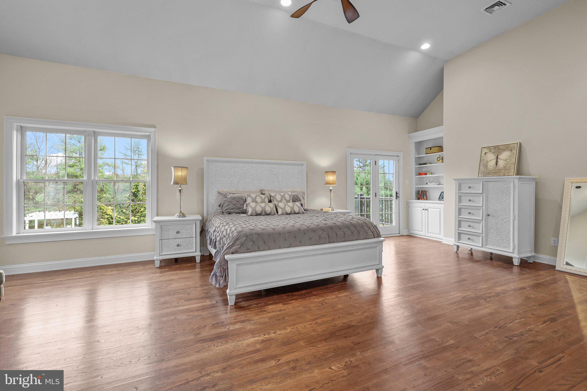 WINDY HOLLOW - Residential