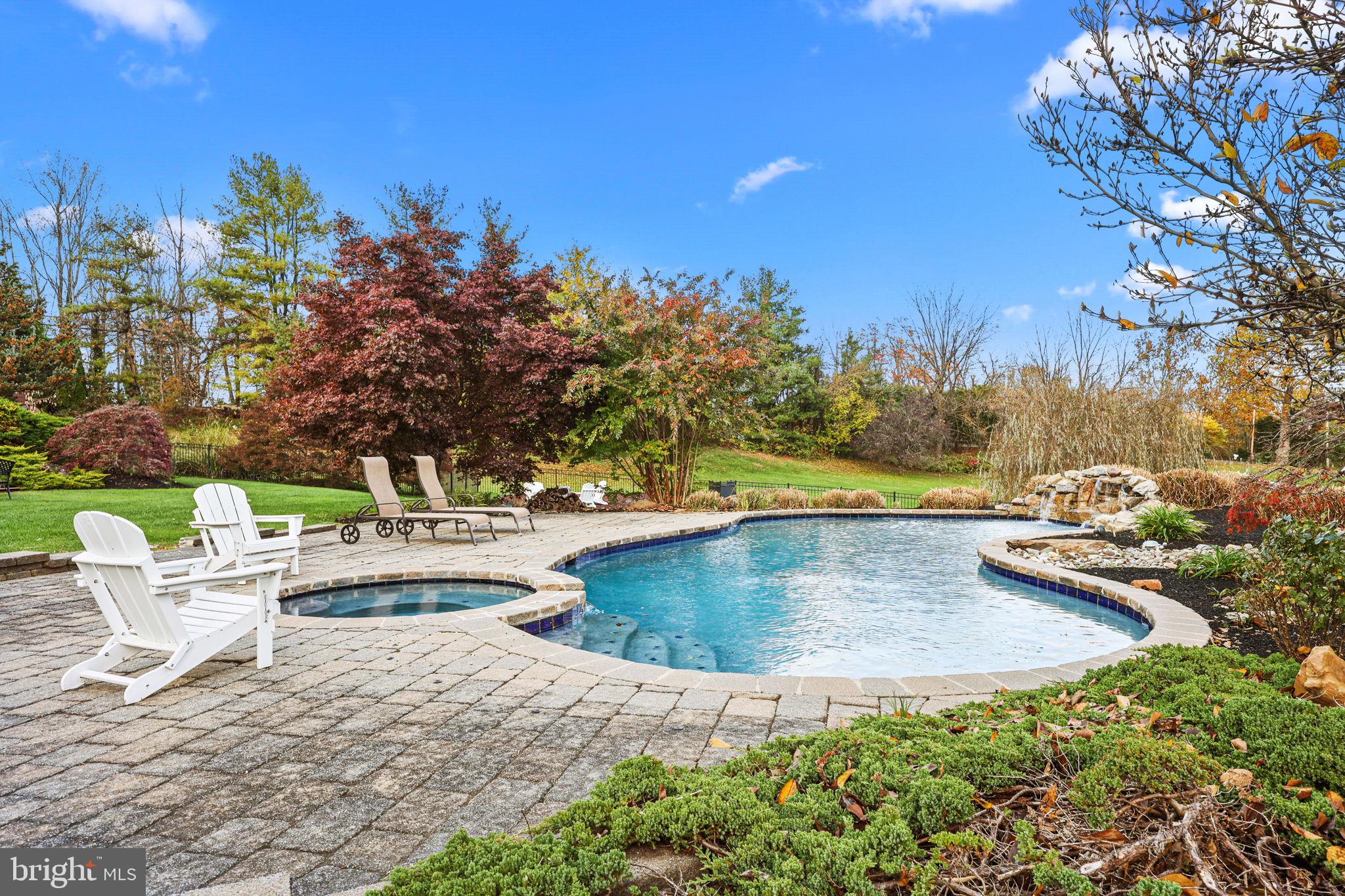 WINDY HOLLOW - Residential