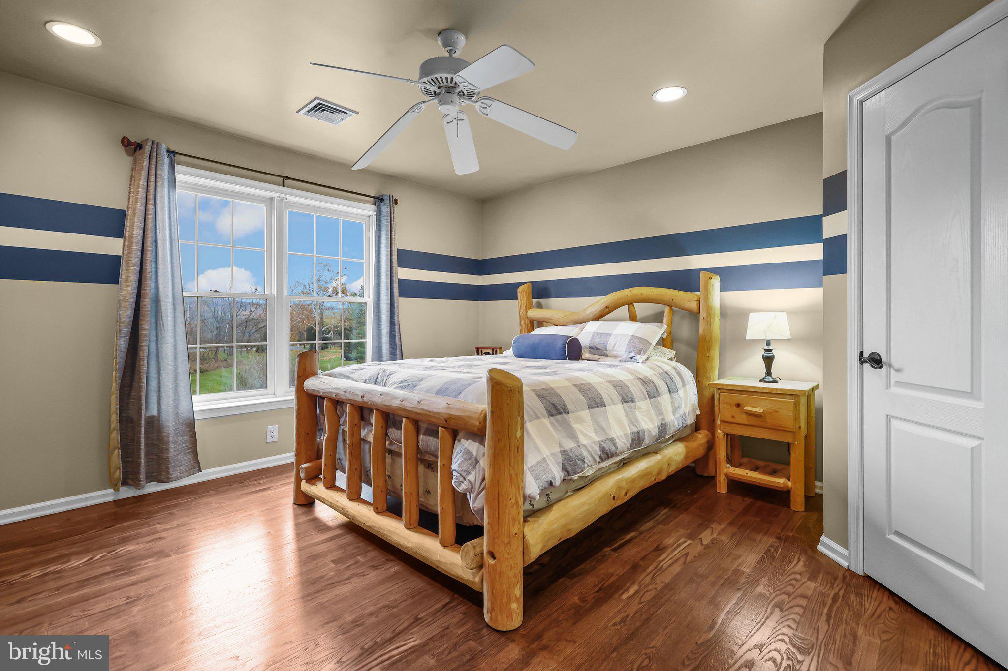 WINDY HOLLOW - Residential