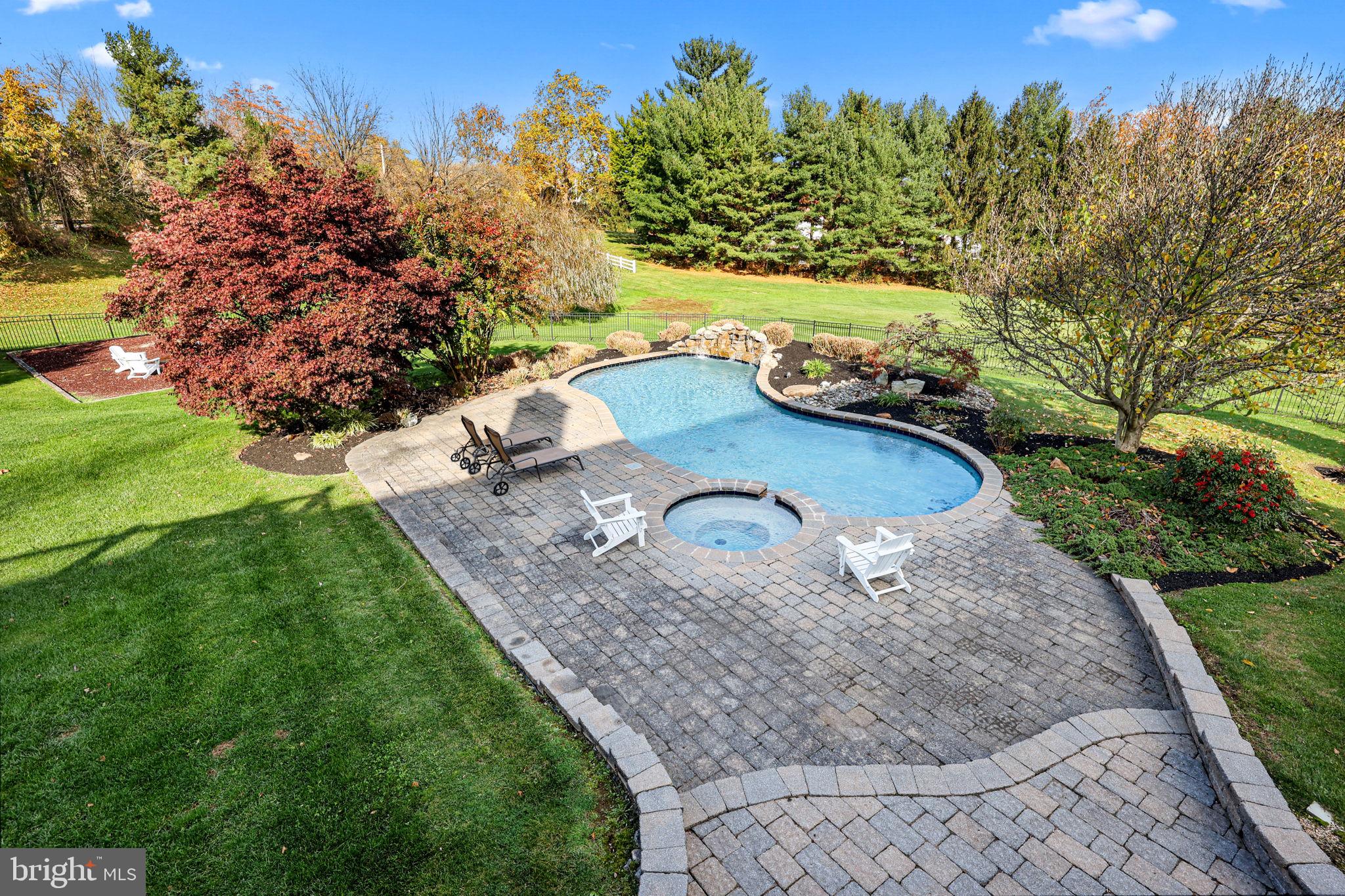 WINDY HOLLOW - Residential
