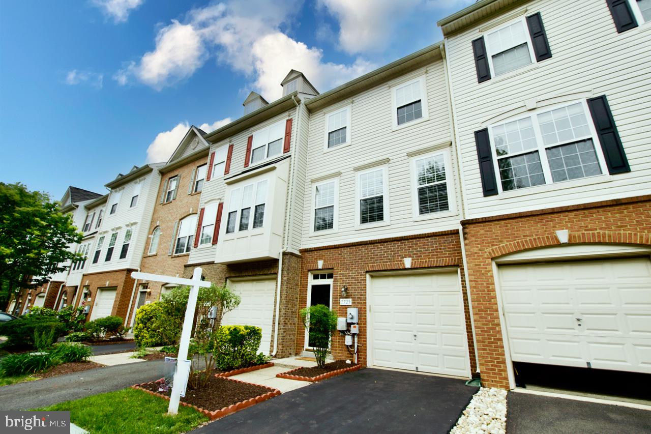 GROVE AT HUNTLEY MEADOWS - Residential Lease