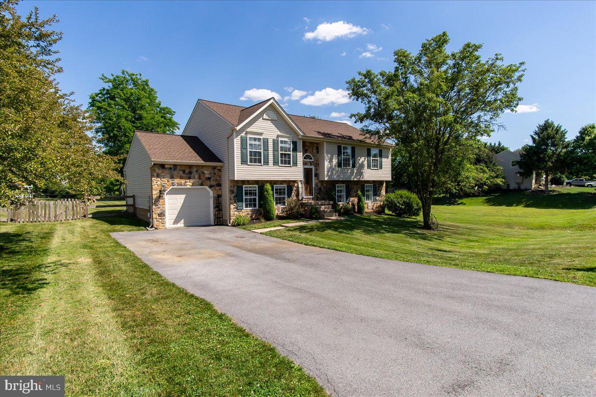 FAIRWAY MEADOWS - Residential