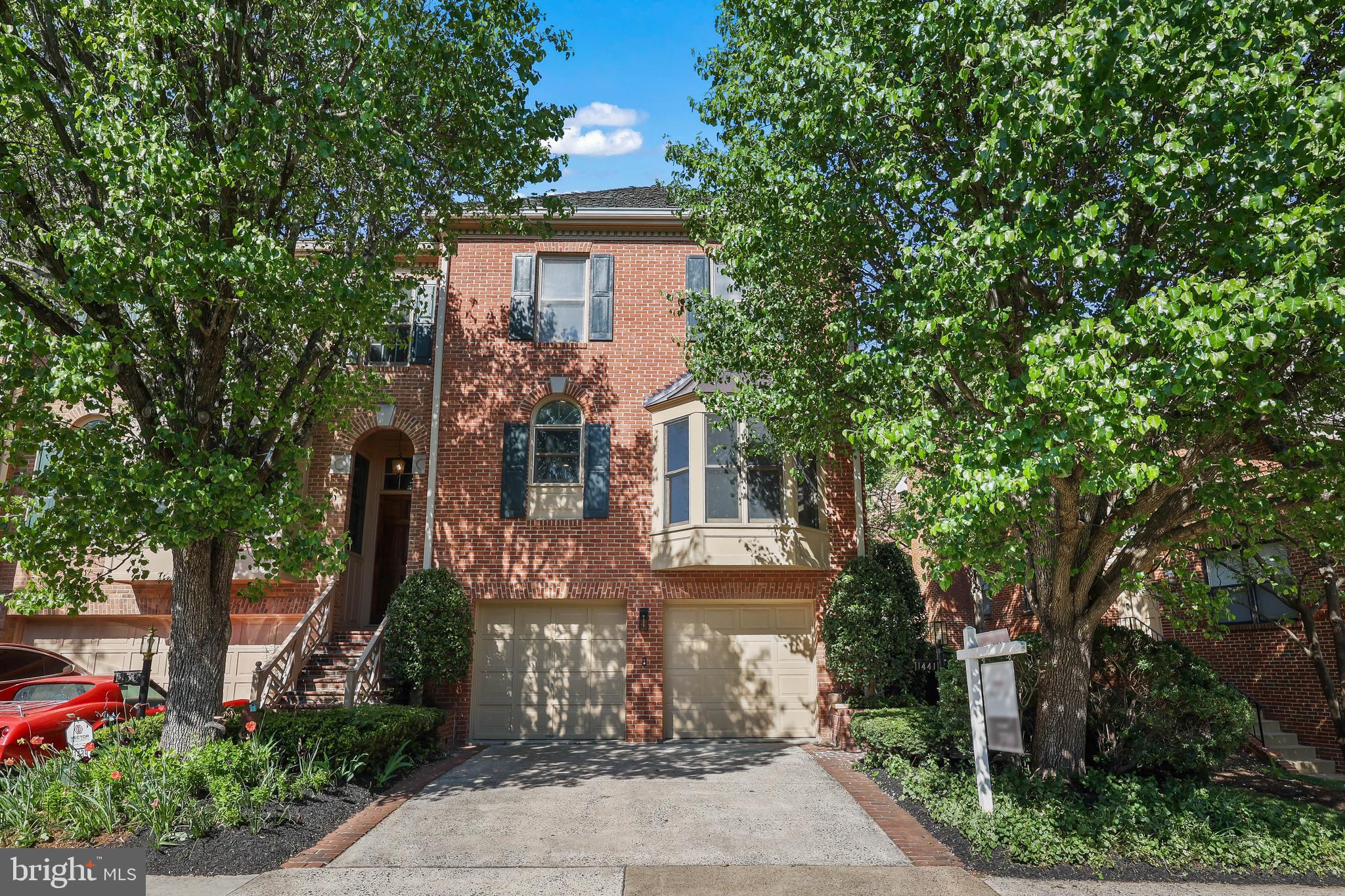 HAMPTONS OF MCLEAN - Residential