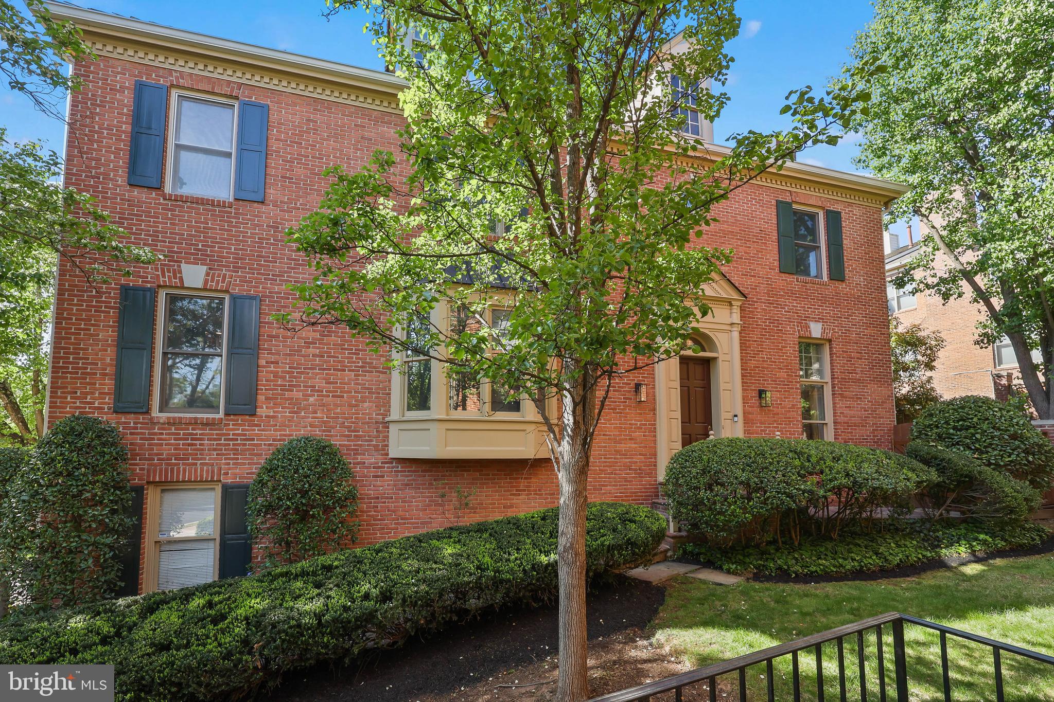 HAMPTONS OF MCLEAN - Residential