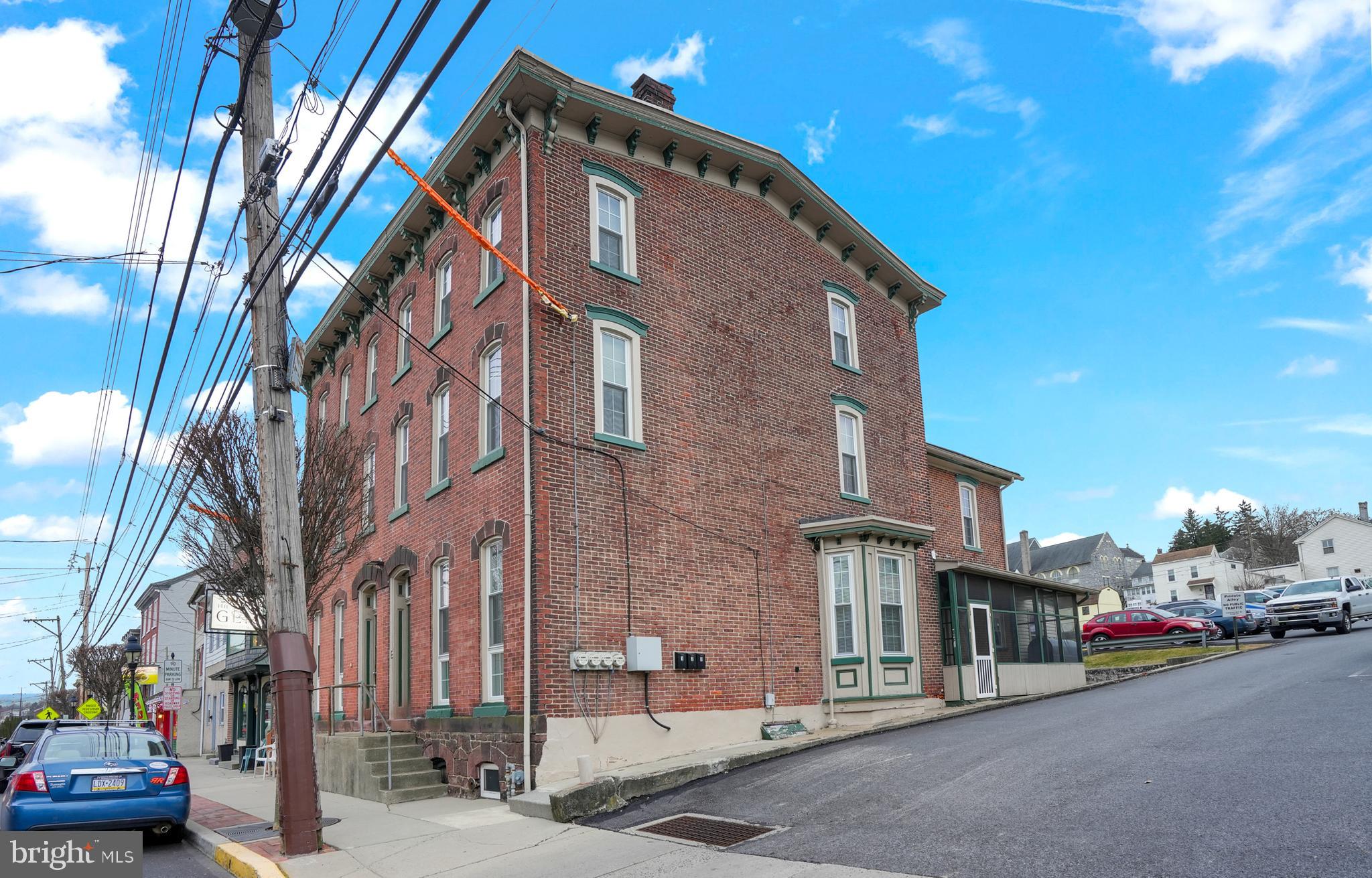 Located in downtown Spring City, this newly updated jewel is waiting for you to unpack! This spacious one bedroom unit offers plenty of room to stretch, a screened in porch to relax, and off street parking for convenience. Enjoy downtown entertainment and dining just steps from your door.

It is also located just blocks from Route 724 giving you quick access to Phoenixville and Pottstown.

That's not all, landlord pays for heat and hot water; tenant only pays electric and cable