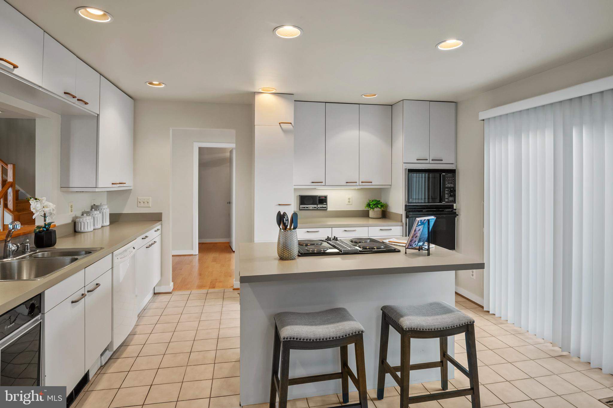 CHESAPEAKE HARBOUR - Residential