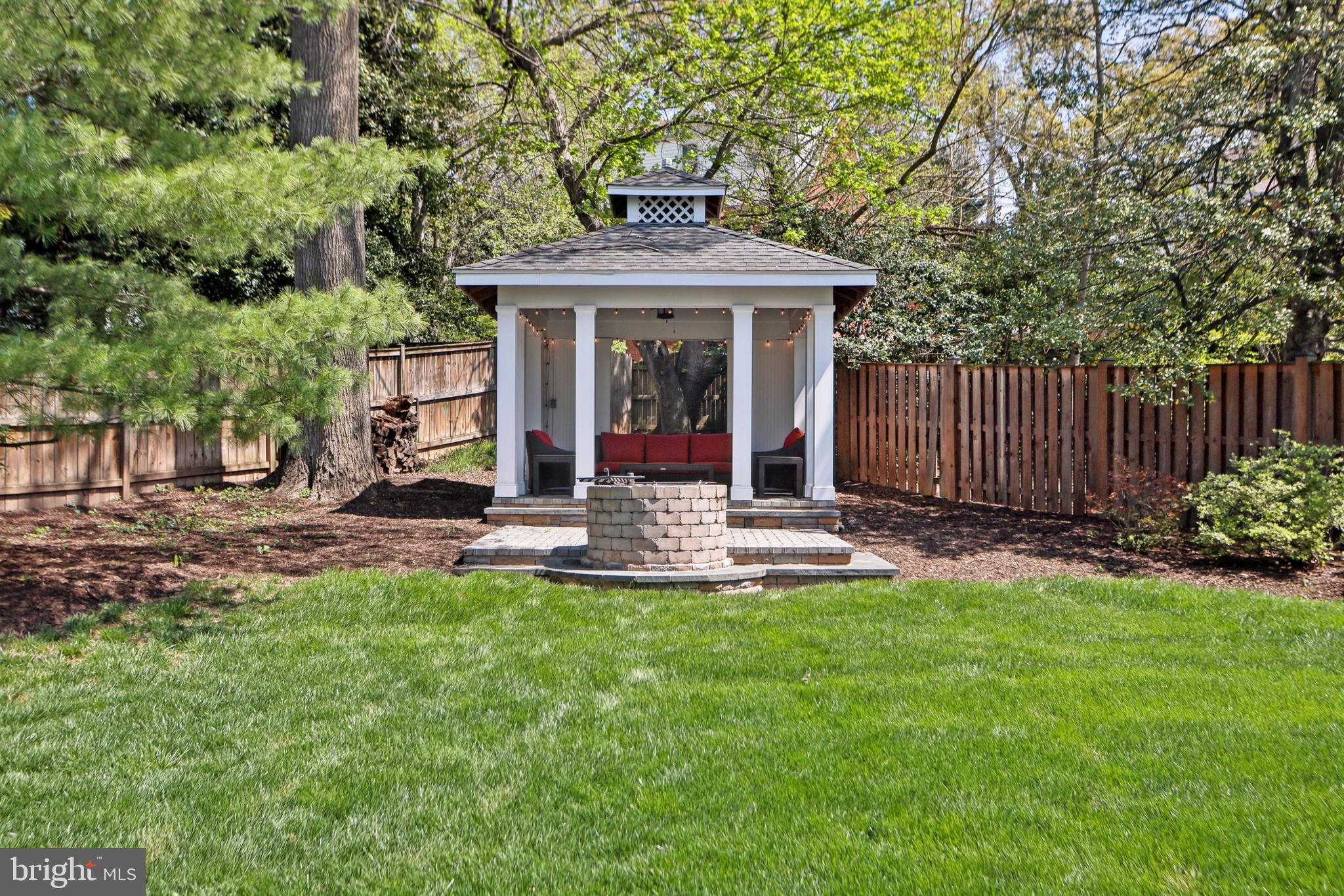 COUNTRY CLUB PARK - Residential