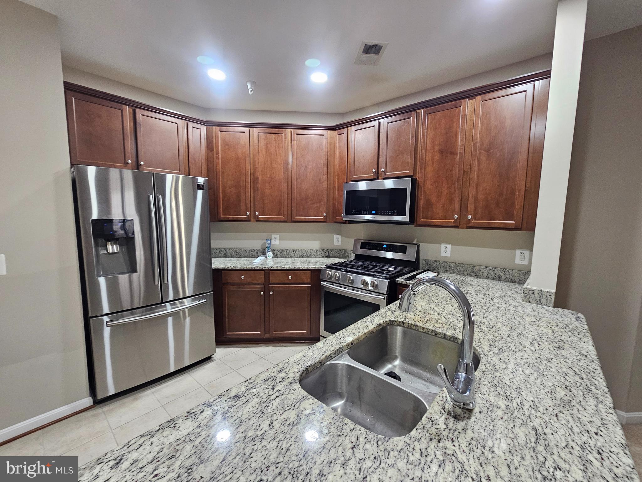 MERCER PARK CONDOMINIUM - Residential Lease