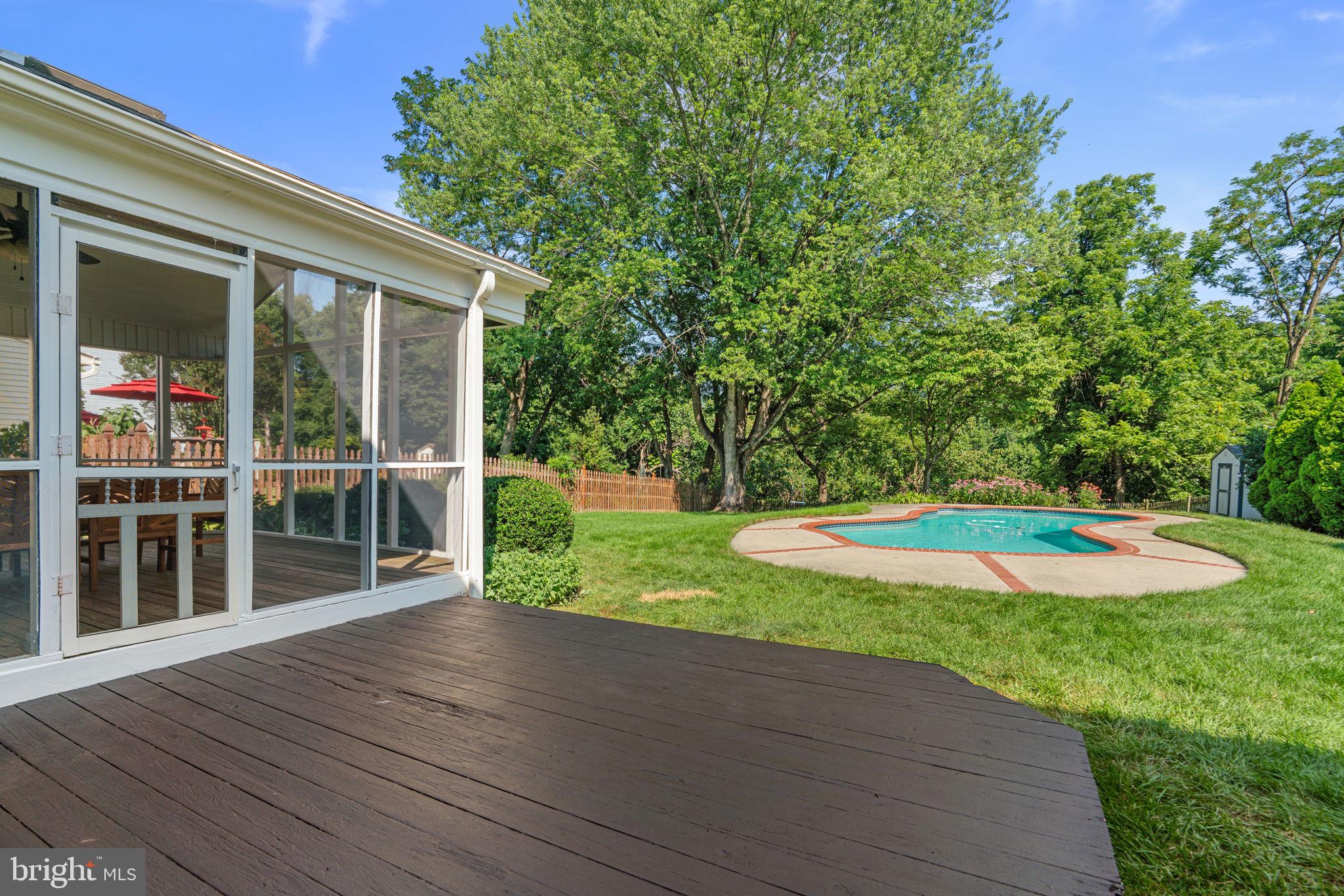 CHESTNUT FARMS - Residential