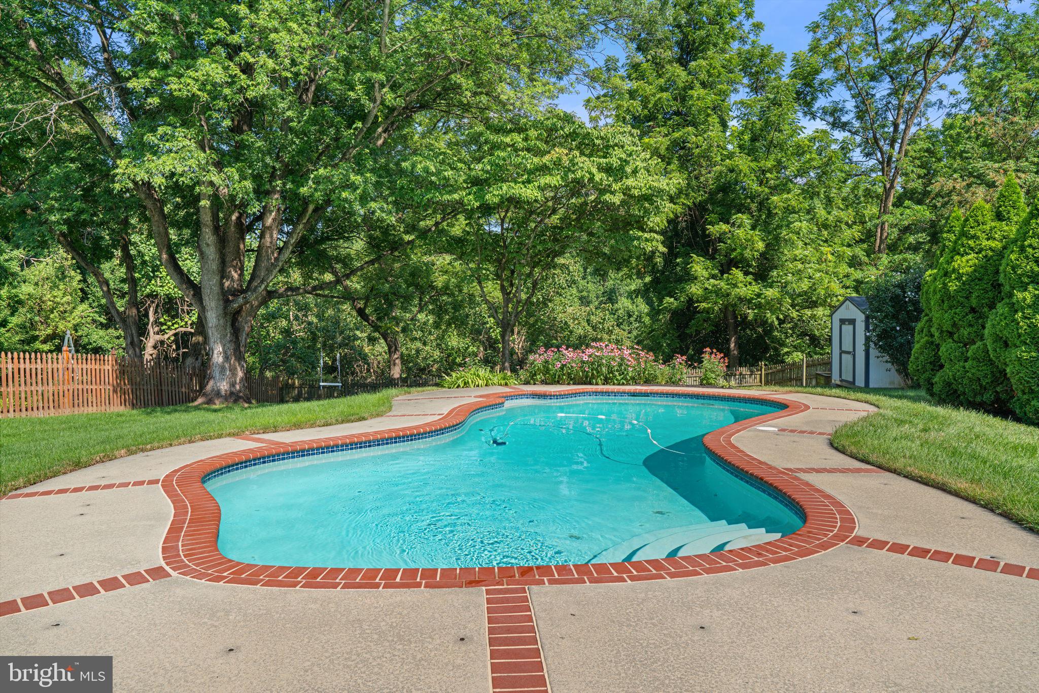 CHESTNUT FARMS - Residential