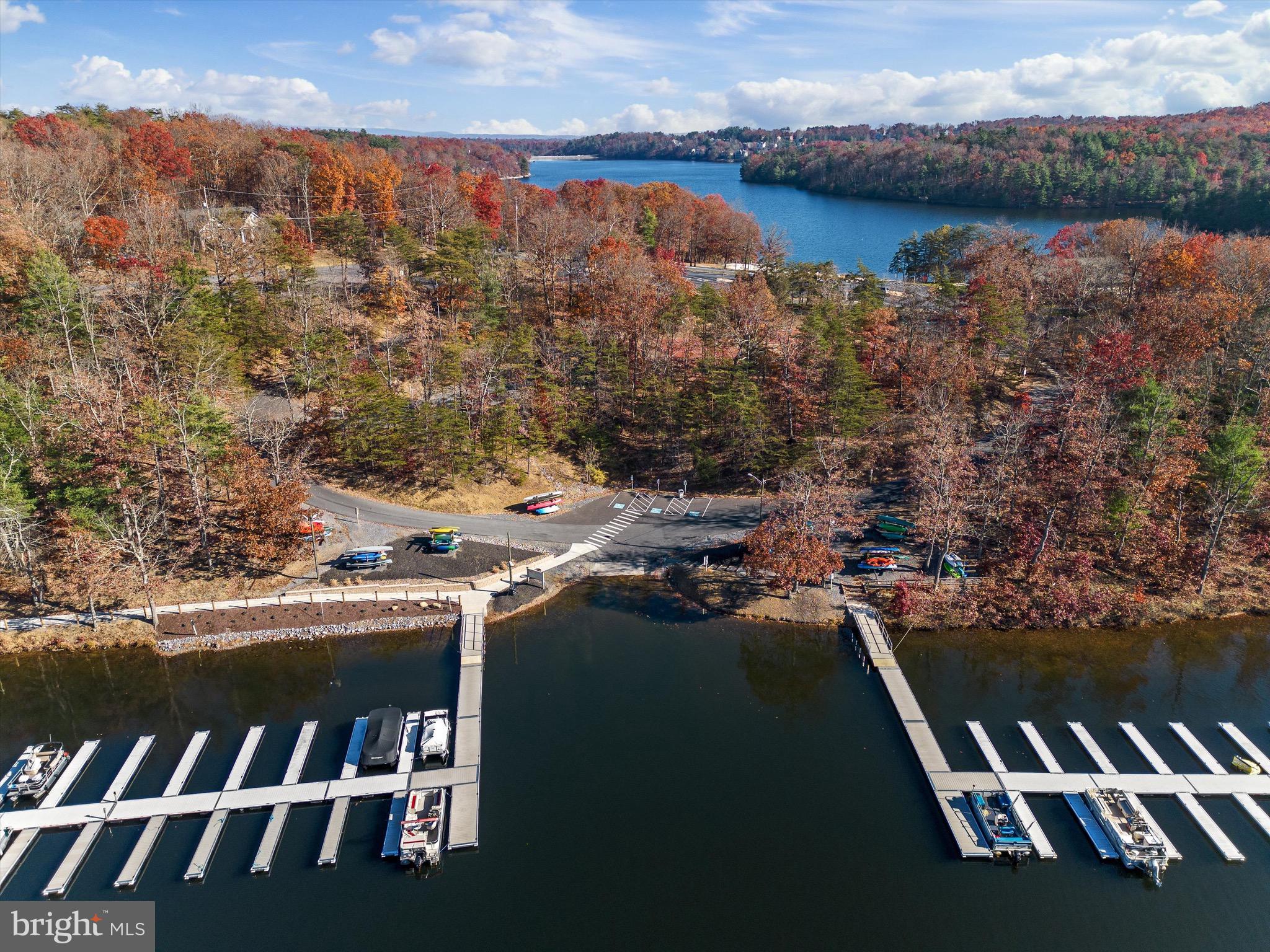 LAKE HOLIDAY ESTATES - Land