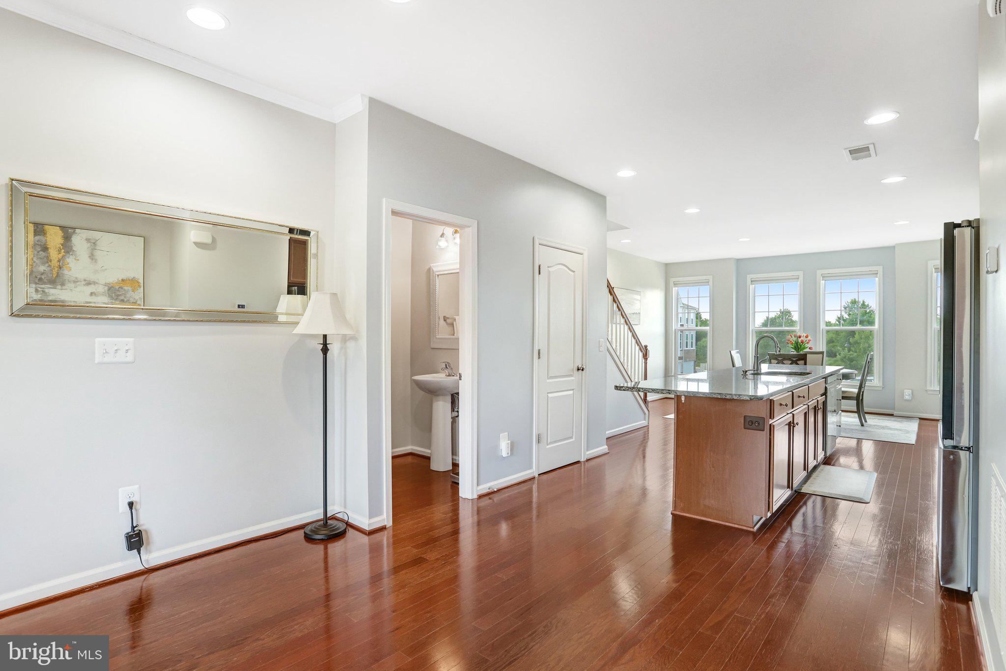 BROADLANDS STATION - Residential