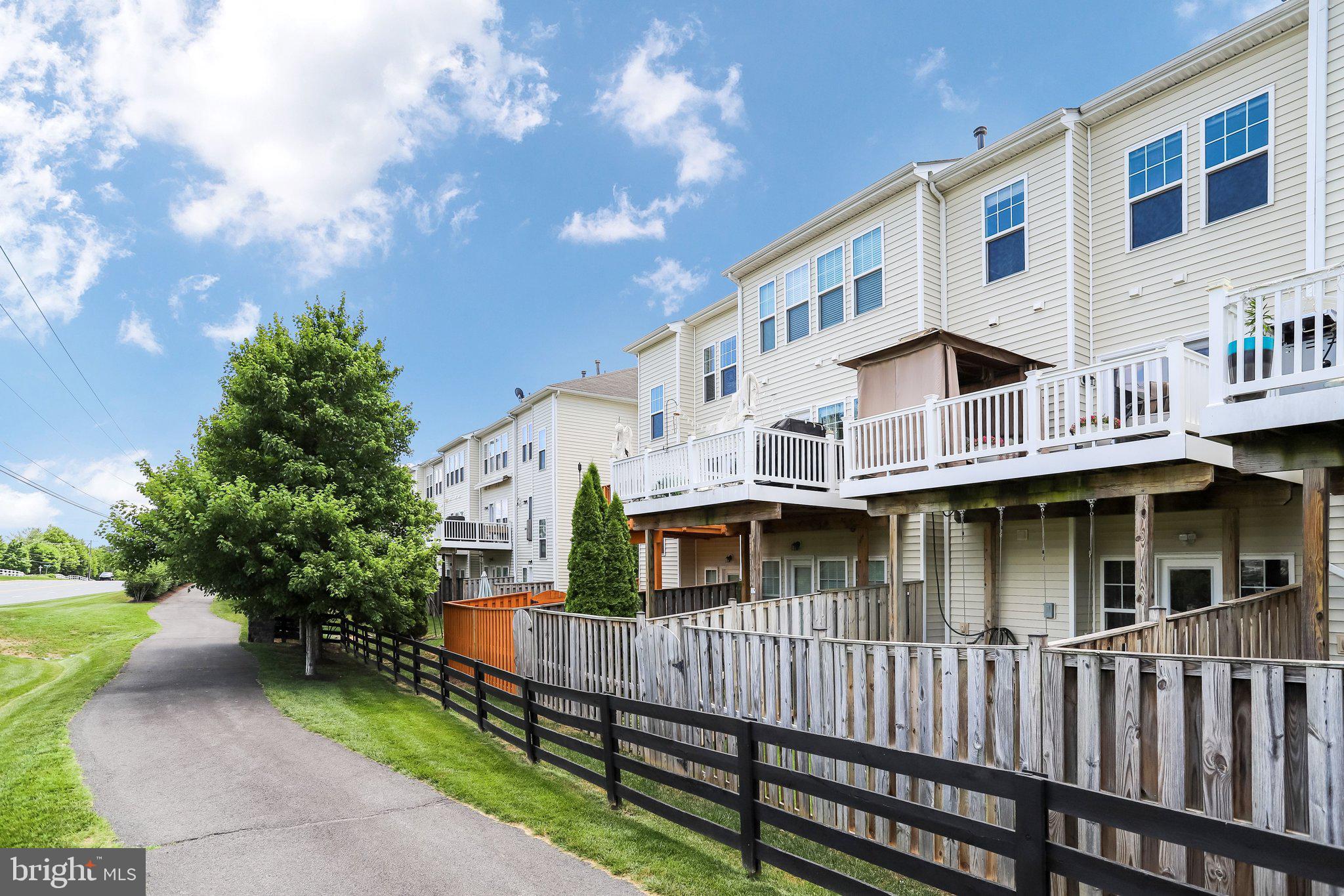 BROADLANDS STATION - Residential
