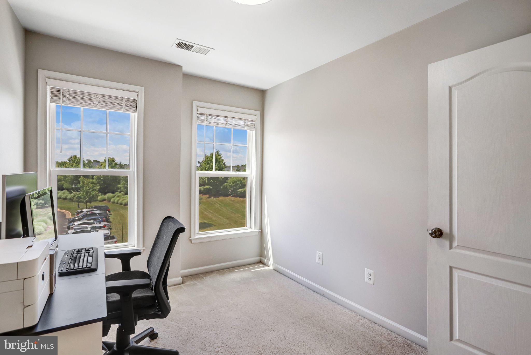 BROADLANDS STATION - Residential