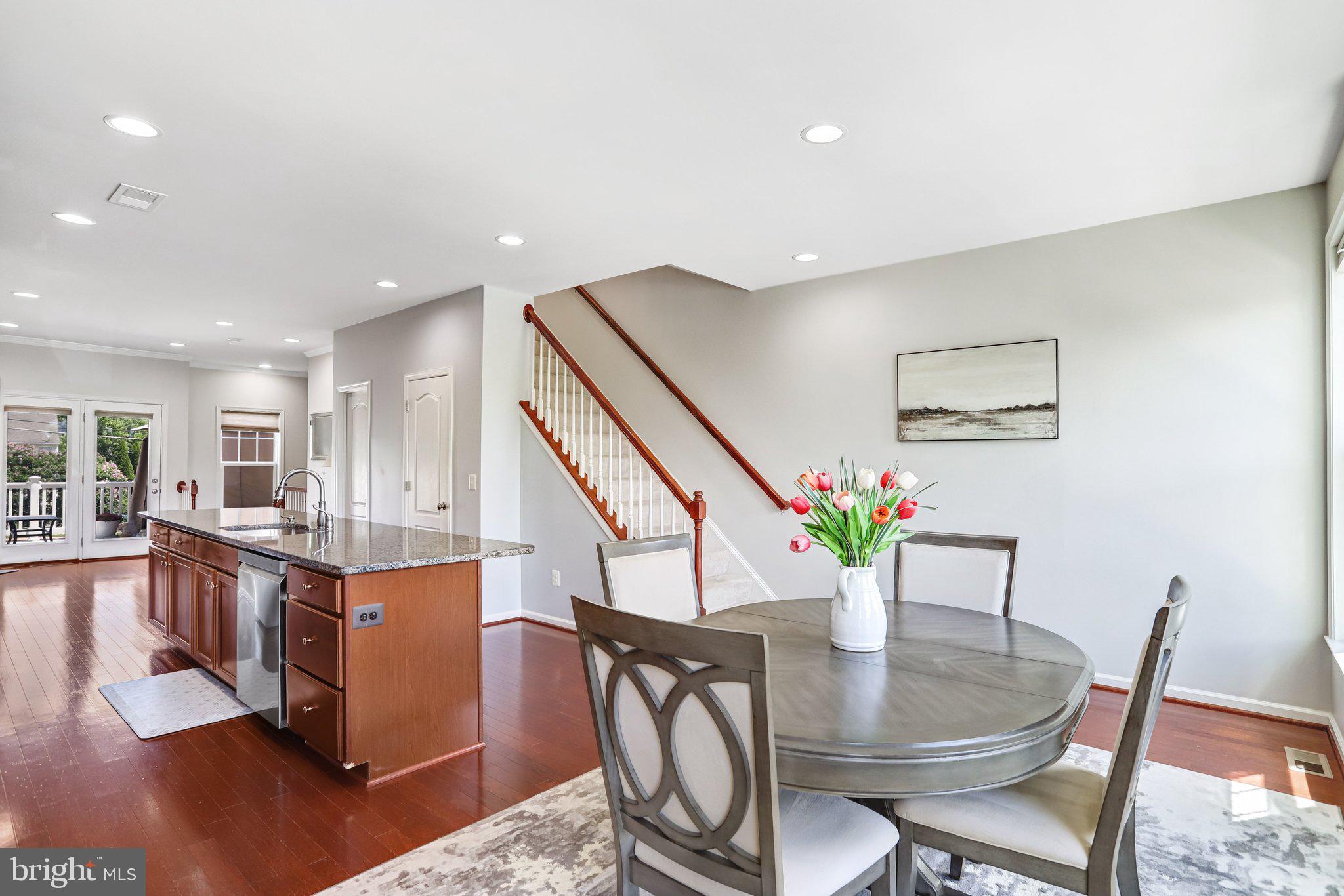 BROADLANDS STATION - Residential