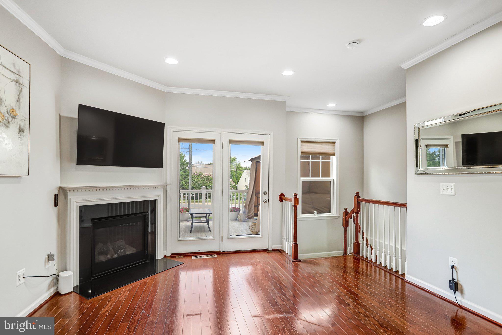 BROADLANDS STATION - Residential