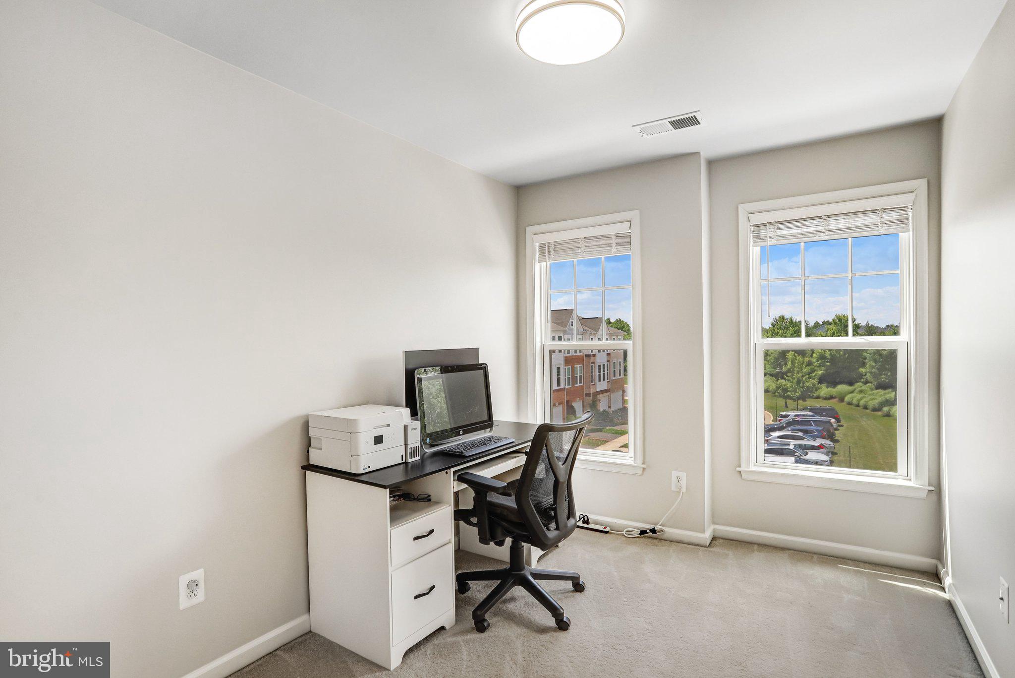 BROADLANDS STATION - Residential