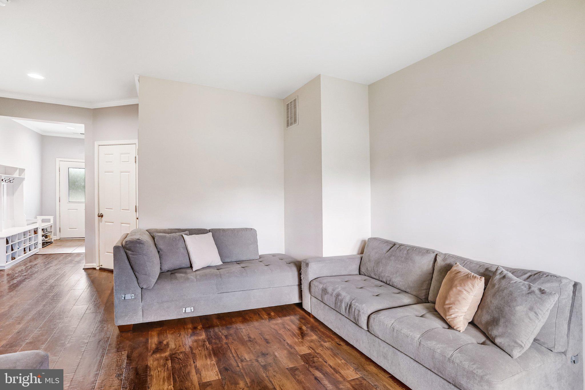 BROADLANDS STATION - Residential